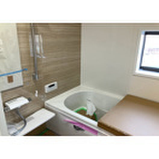 入浴時の快適さも大事なことですが、綺麗な状態を維持できなければ気持ちよく入浴できません。毎日の掃除が楽という点は大事なポイントになります!カビが生えにくく掃除がしやすい、壁や浴槽を選ぶといいでしょう。