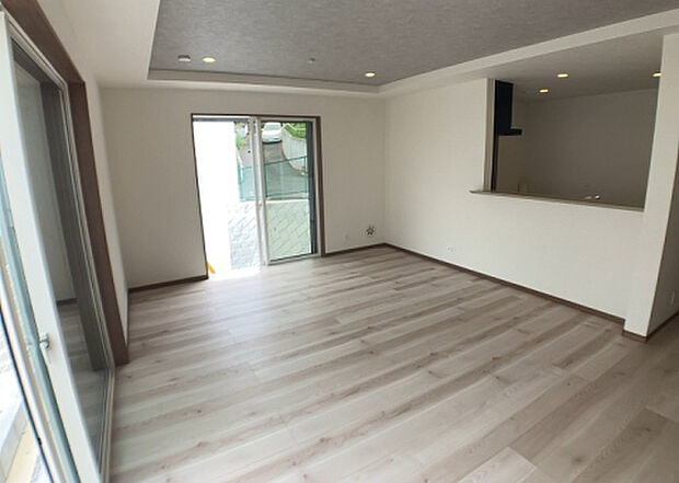 リビングの間取りの種類は大きくわけてリビングとダイニングが別になっているタイプ、リビングダイニング一体型です。どちらも一長一短ですので、家を選ぶ時はその両面をチェックして決めるようにしましょう。