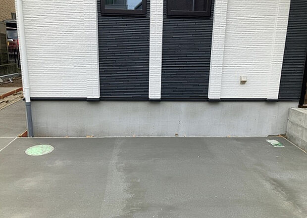 木造住宅とは土台、壁、柱など建築物の強度を支える構造体の材に木が使用されている構造を指します。構造体は建物の自重を支えるだけではなく風圧や水圧、積裁荷重などあらゆる衝撃に耐えるための基礎です。