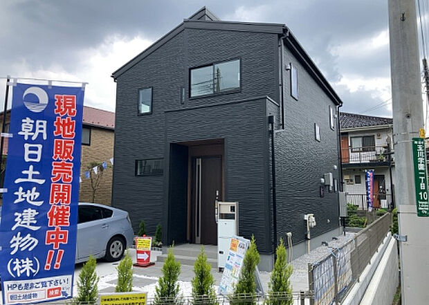 ついに完成致しました！現地をご見学に行く際は、道路の幅や周辺の交通量、施設などをご確認頂くことをおすすめします！物件の流れが早いため、内見をしたい方はお早めに当社営業までお問い合わせ頂きご予約下さい！