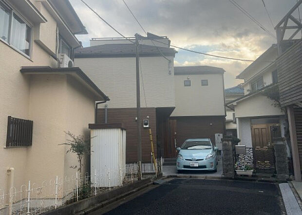 ついに完成致しました！現地をご見学に行く際は、道路の幅や周辺の交通量、施設などをご確認頂くことをおすすめします！物件の流れが早いため、内見をしたい方はお早めに当社営業までお問い合わせ頂きご予約下さい！