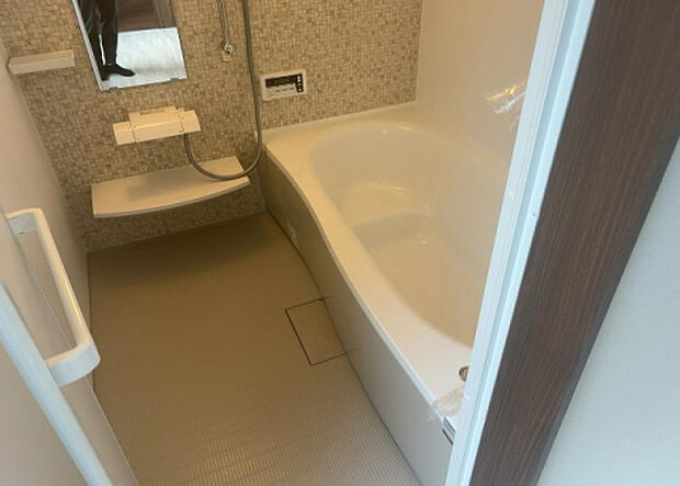 入浴時の快適さも大事なことですが、綺麗な状態を維持できなければ気持ちよく入浴できません。毎日の掃除が楽という点は大事なポイントになります！カビが生えにくく掃除がしやすい、壁や浴槽を選ぶといいでしょう。