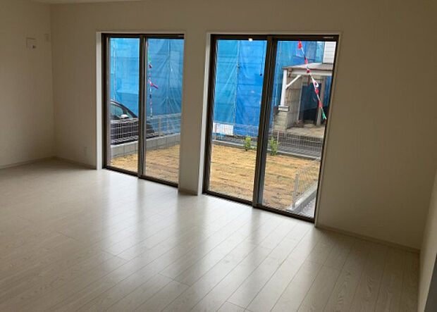 リビングの間取りの種類は大きくわけてリビングとダイニングが別になっているタイプ、リビングダイニング一体型です。どちらも一長一短ですので、家を選ぶ時はその両面をチェックして決めるようにしましょう。