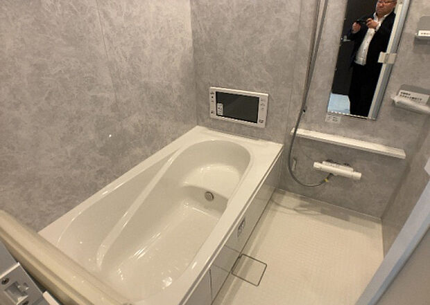 入浴時の快適さも大事なことですが、綺麗な状態を維持できなければ気持ちよく入浴できません。毎日の掃除が楽という点は大事なポイントになります!カビが生えにくく掃除がしやすい、壁や浴槽を選ぶといいでしょう。