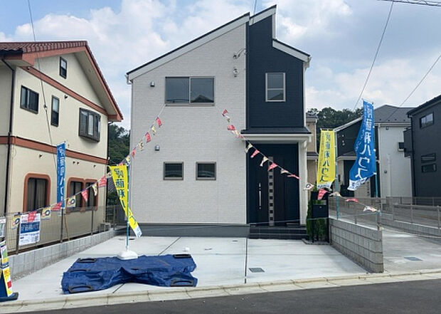 ついに完成致しました!現地をご見学に行く際は、道路の幅や周辺の交通量、施設などをご確認頂くことをおすすめします!物件の流れが早いため、内見をしたい方はお早めに当社営業までお問い合わせ頂きご予約下さい!