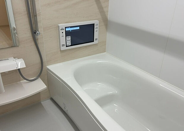 入浴時の快適さも大事なことですが、綺麗な状態を維持できなければ気持ちよく入浴できません。毎日の掃除が楽という点は大事なポイントになります!カビが生えにくく掃除がしやすい、壁や浴槽を選ぶといいでしょう。