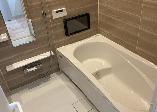 入浴時の快適さも大事なことですが、綺麗な状態を維持できなければ気持ちよく入浴できません。毎日の掃除が楽という点は大事なポイントになります!カビが生えにくく掃除がしやすい、壁や浴槽を選ぶといいでしょう。