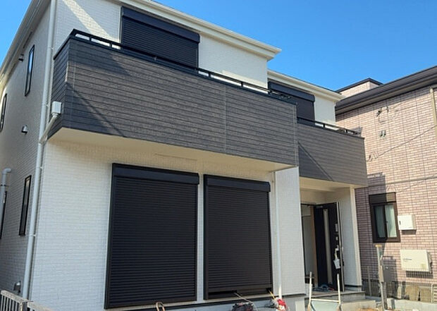 ついに完成致しました！現地をご見学に行く際は、道路の幅や周辺の交通量、施設などをご確認頂くことをおすすめします！物件の流れが早いため、内見をしたい方はお早めに当社営業までお問い合わせ頂きご予約下さい！