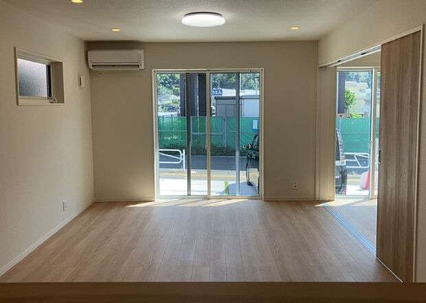 リビングの間取りの種類は大きくわけてリビングとダイニングが別になっているタイプ、リビングダイニング一体型です。どちらも一長一短ですので、家を選ぶ時はその両面をチェックして決めるようにしましょう。