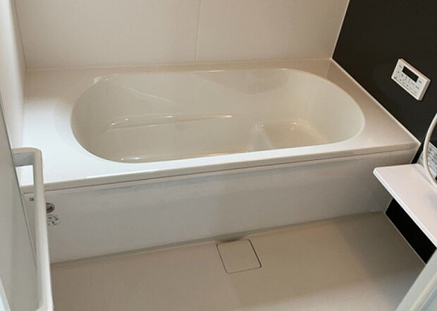 入浴時の快適さも大事なことですが、綺麗な状態を維持できなければ気持ちよく入浴できません。毎日の掃除が楽という点は大事なポイントになります！カビが生えにくく掃除がしやすい、壁や浴槽を選ぶといいでしょう。