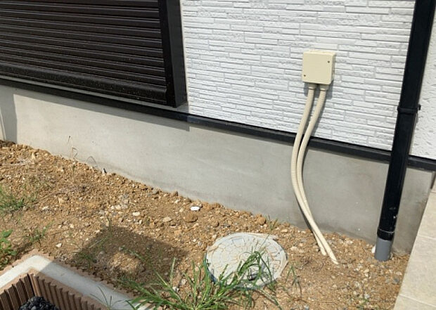 木造住宅とは土台、壁、柱など建築物の強度を支える構造体の材に木が使用されている構造を指します。構造体は建物の自重を支えるだけではなく風圧や水圧、積裁荷重などあらゆる衝撃に耐えるための基礎です。