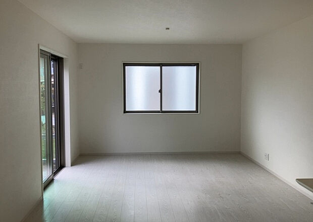 リビングの間取りの種類は大きくわけてリビングとダイニングが別になっているタイプ、リビングダイニング一体型です。どちらも一長一短ですので、家を選ぶ時はその両面をチェックして決めるようにしましょう。