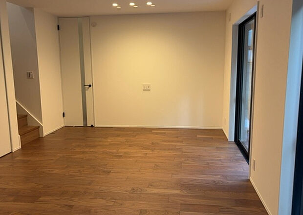 リビングの間取りの種類は大きくわけてリビングとダイニングが別になっているタイプ、リビングダイニング一体型です。どちらも一長一短ですので、家を選ぶ時はその両面をチェックして決めるようにしましょう。