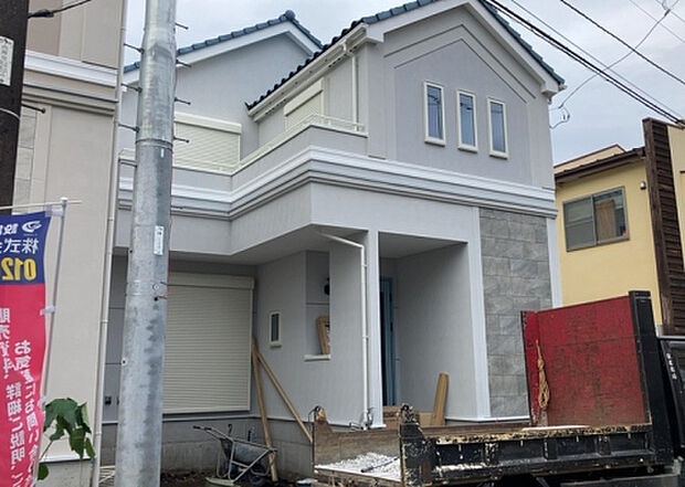 ついに完成致しました！現地をご見学に行く際は、道路の幅や周辺の交通量、施設などをご確認頂くことをおすすめします！物件の流れが早いため、内見をしたい方はお早めに当社営業までお問い合わせ頂きご予約下さい！