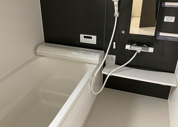 入浴時の快適さも大事なことですが、綺麗な状態を維持できなければ気持ちよく入浴できません。毎日の掃除が楽という点は大事なポイントになります！カビが生えにくく掃除がしやすい、壁や浴槽を選ぶといいでしょう。