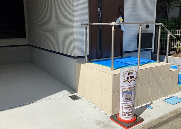 木造住宅とは土台、壁、柱など建築物の強度を支える構造体の材に木が使用されている構造を指します。構造体は建物の自重を支えるだけではなく風圧や水圧、積裁荷重などあらゆる衝撃に耐えるための基礎です。