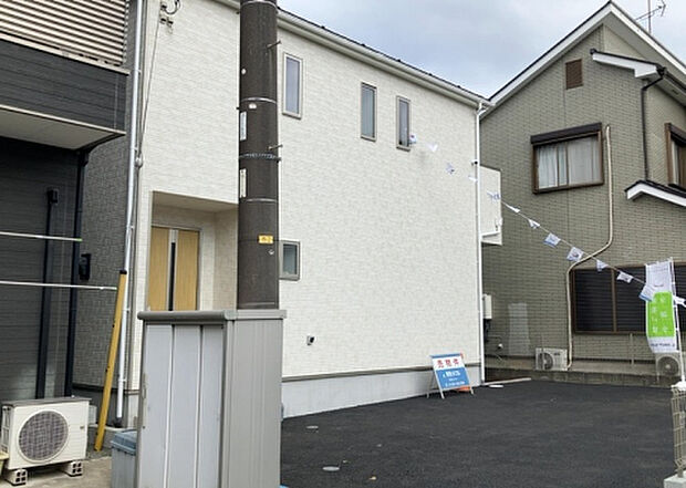 ついに完成致しました!現地をご見学に行く際は、道路の幅や周辺の交通量、施設などをご確認頂くことをおすすめします!物件の流れが早いため、内見をしたい方はお早めに当社営業までお問い合わせ頂きご予約下さい!