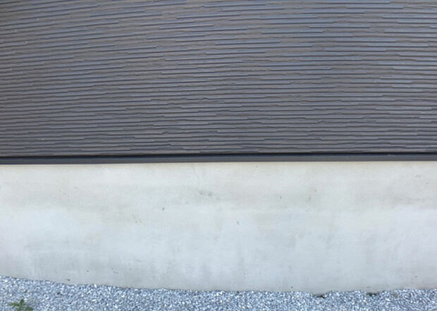 木造住宅とは土台、壁、柱など建築物の強度を支える構造体の材に木が使用されている構造を指します。構造体は建物の自重を支えるだけではなく風圧や水圧、積裁荷重などあらゆる衝撃に耐えるための基礎です。