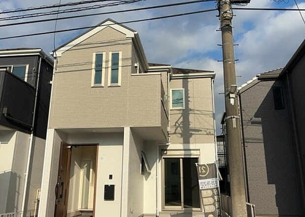 ついに完成致しました！現地をご見学に行く際は、道路の幅や周辺の交通量、施設などをご確認頂くことをおすすめします！物件の流れが早いため、内見をしたい方はお早めに当社営業までお問い合わせ頂きご予約下さい！