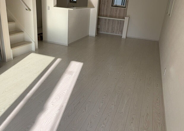 リビングの間取りの種類は大きくわけてリビングとダイニングが別になっているタイプ、リビングダイニング一体型です。どちらも一長一短ですので、家を選ぶ時はその両面をチェックして決めるようにしましょう。