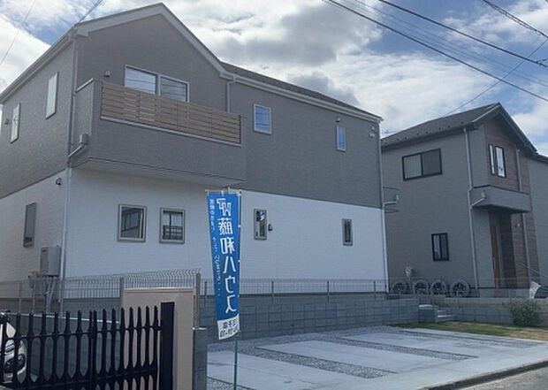 ついに完成致しました！現地をご見学に行く際は、道路の幅や周辺の交通量、施設などをご確認頂くことをおすすめします！物件の流れが早いため、内見をしたい方はお早めに当社営業までお問い合わせ頂きご予約下さい！