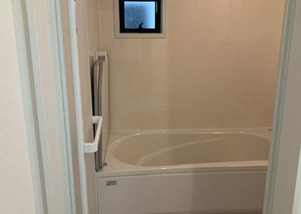 入浴時の快適さも大事なことですが、綺麗な状態を維持できなければ気持ちよく入浴できません。毎日の掃除が楽という点は大事なポイントになります！カビが生えにくく掃除がしやすい、壁や浴槽を選ぶといいでしょう。