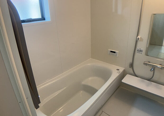 入浴時の快適さも大事なことですが、綺麗な状態を維持できなければ気持ちよく入浴できません。毎日の掃除が楽という点は大事なポイントになります！カビが生えにくく掃除がしやすい、壁や浴槽を選ぶといいでしょう。