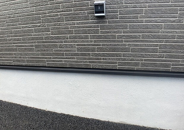 木造住宅とは土台、壁、柱など建築物の強度を支える構造体の材に木が使用されている構造を指します。構造体は建物の自重を支えるだけではなく風圧や水圧、積裁荷重などあらゆる衝撃に耐えるための基礎です。