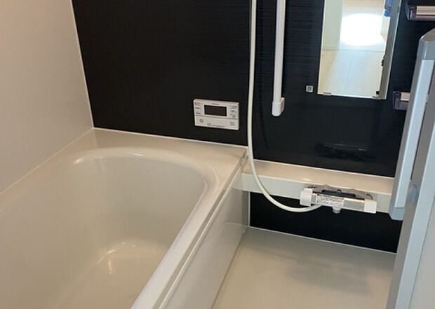 入浴時の快適さも大事なことですが、綺麗な状態を維持できなければ気持ちよく入浴できません。毎日の掃除が楽という点は大事なポイントになります！カビが生えにくく掃除がしやすい、壁や浴槽を選ぶといいでしょう。