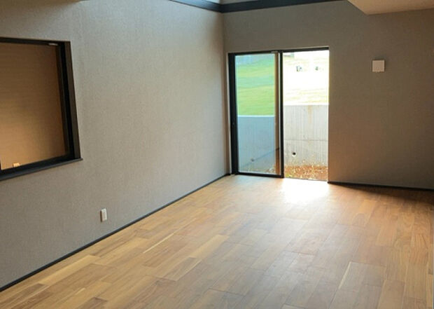 リビングの間取りの種類は大きくわけてリビングとダイニングが別になっているタイプ、リビングダイニング一体型です。どちらも一長一短ですので、家を選ぶ時はその両面をチェックして決めるようにしましょう。