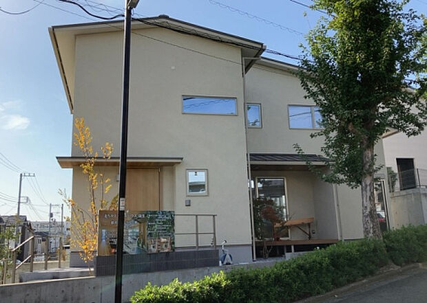 ついに完成致しました!現地をご見学に行く際は、道路の幅や周辺の交通量、施設などをご確認頂くことをおすすめします!物件の流れが早いため、内見をしたい方はお早めに当社営業までお問い合わせ頂きご予約下さい!