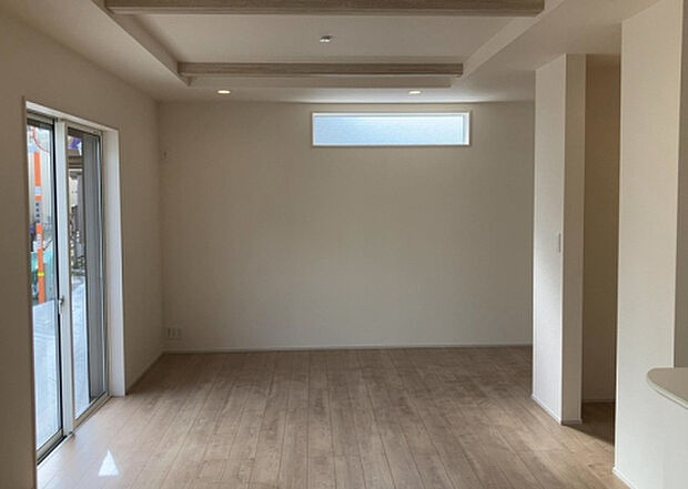 リビングの間取りの種類は大きくわけてリビングとダイニングが別になっているタイプ、リビングダイニング一体型です。どちらも一長一短ですので、家を選ぶ時はその両面をチェックして決めるようにしましょう。