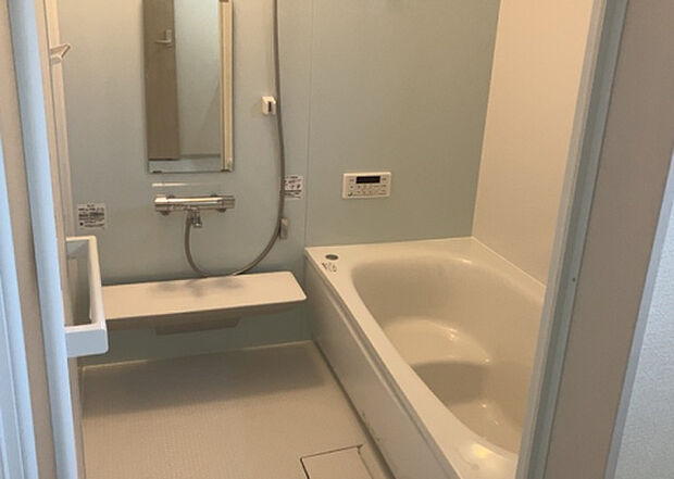 入浴時の快適さも大事なことですが、綺麗な状態を維持できなければ気持ちよく入浴できません。毎日の掃除が楽という点は大事なポイントになります！カビが生えにくく掃除がしやすい、壁や浴槽を選ぶといいでしょう。