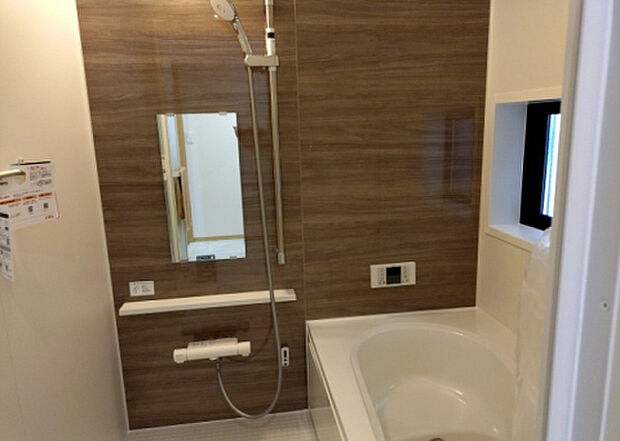 入浴時の快適さも大事なことですが、綺麗な状態を維持できなければ気持ちよく入浴できません。毎日の掃除が楽という点は大事なポイントになります!カビが生えにくく掃除がしやすい、壁や浴槽を選ぶといいでしょう。