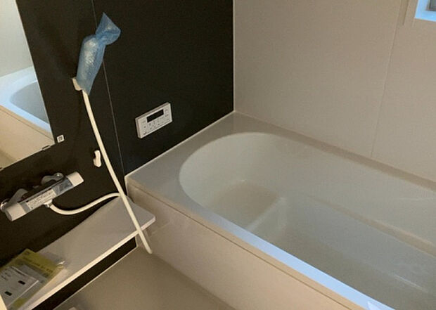 入浴時の快適さも大事なことですが、綺麗な状態を維持できなければ気持ちよく入浴できません。毎日の掃除が楽という点は大事なポイントになります！カビが生えにくく掃除がしやすい、壁や浴槽を選ぶといいでしょう。