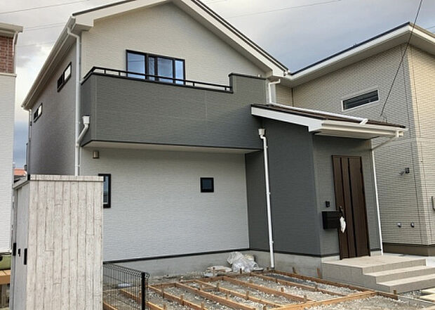 ついに完成致しました!現地をご見学に行く際は、道路の幅や周辺の交通量、施設などをご確認頂くことをおすすめします!物件の流れが早いため、内見をしたい方はお早めに当社営業までお問い合わせ頂きご予約下さい!