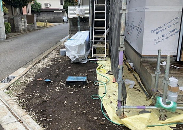 家族でのBBQを行うのであれば3坪程度の広さがあればよいでしょう。ガーデニングや家庭菜園を楽しむ際は、手入れが行き届く範囲にすると安心です。また、庭のある方角や接道が気になる方は事前に確認しましょう。