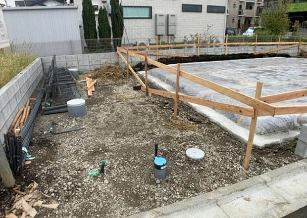 家族でのBBQを行うのであれば3坪程度の広さがあればよいでしょう。ガーデニングや家庭菜園を楽しむ際は、手入れが行き届く範囲にすると安心です。また、庭のある方角や接道が気になる方は事前に確認しましょう。