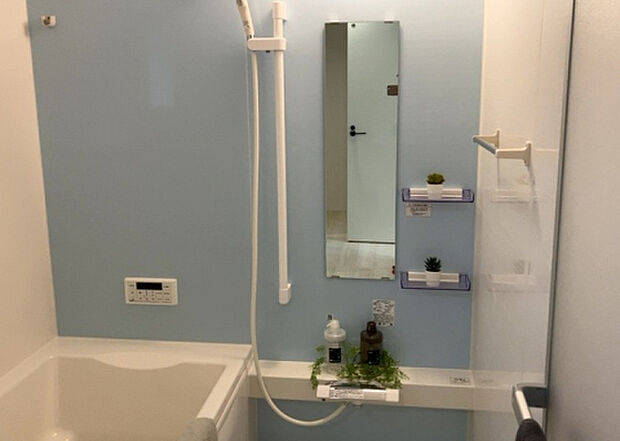 入浴時の快適さも大事なことですが、綺麗な状態を維持できなければ気持ちよく入浴できません。毎日の掃除が楽という点は大事なポイントになります！カビが生えにくく掃除がしやすい、壁や浴槽を選ぶといいでしょう。