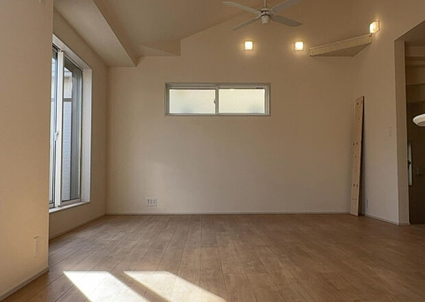 リビングの間取りの種類は大きくわけてリビングとダイニングが別になっているタイプ、リビングダイニング一体型です。どちらも一長一短ですので、家を選ぶ時はその両面をチェックして決めるようにしましょう。