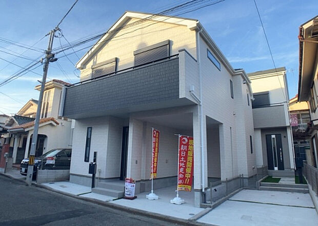 ついに完成致しました！現地をご見学に行く際は、道路の幅や周辺の交通量、施設などをご確認頂くことをおすすめします！物件の流れが早いため、内見をしたい方はお早めに当社営業までお問い合わせ頂きご予約下さい！