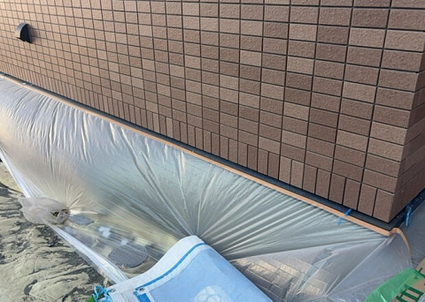 木造住宅とは土台、壁、柱など建築物の強度を支える構造体の材に木が使用されている構造を指します。構造体は建物の自重を支えるだけではなく風圧や水圧、積裁荷重などあらゆる衝撃に耐えるための基礎です。