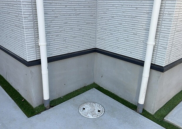 木造住宅とは土台、壁、柱など建築物の強度を支える構造体の材に木が使用されている構造を指します。構造体は建物の自重を支えるだけではなく風圧や水圧、積裁荷重などあらゆる衝撃に耐えるための基礎です。