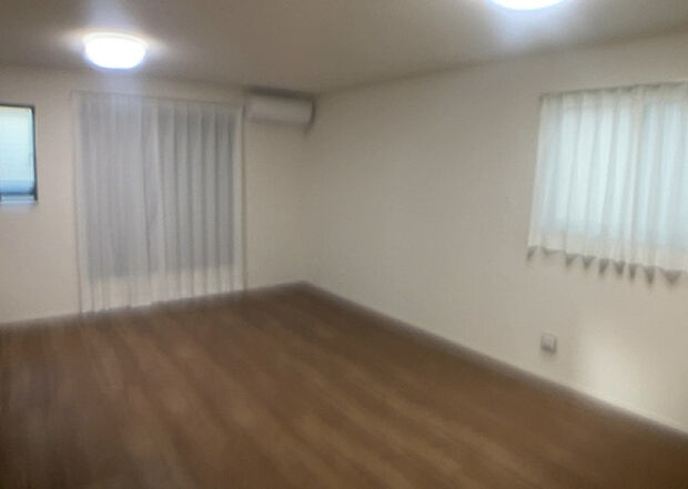 リビングの間取りの種類は大きくわけてリビングとダイニングが別になっているタイプ、リビングダイニング一体型です。どちらも一長一短ですので、家を選ぶ時はその両面をチェックして決めるようにしましょう。