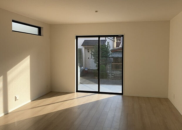 リビングの間取りの種類は大きくわけてリビングとダイニングが別になっているタイプ、リビングダイニング一体型です。どちらも一長一短ですので、家を選ぶ時はその両面をチェックして決めるようにしましょう。