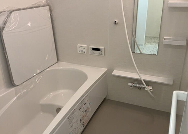 入浴時の快適さも大事なことですが、綺麗な状態を維持できなければ気持ちよく入浴できません。毎日の掃除が楽という点は大事なポイントになります！カビが生えにくく掃除がしやすい、壁や浴槽を選ぶといいでしょう。