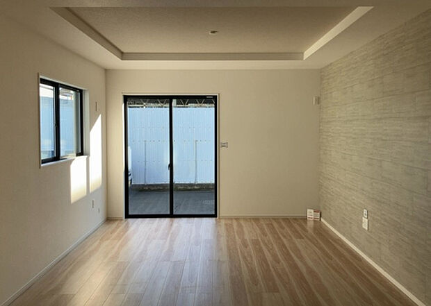 リビングの間取りの種類は大きくわけてリビングとダイニングが別になっているタイプ、リビングダイニング一体型です。どちらも一長一短ですので、家を選ぶ時はその両面をチェックして決めるようにしましょう。