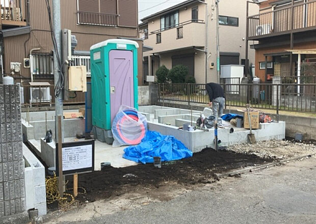 現地をご見学に行く際は、道路の幅や周辺の交通量、施設などをご確認頂くことをおすすめします！ある程度イメージをつけたいという場合は、同売主の施工事例や完成パースもお見せします。