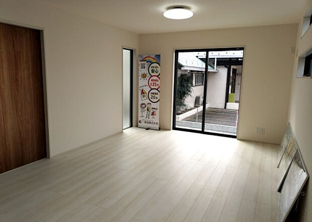 リビングの間取りの種類は大きくわけてリビングとダイニングが別になっているタイプ、リビングダイニング一体型です。どちらも一長一短ですので、家を選ぶ時はその両面をチェックして決めるようにしましょう。