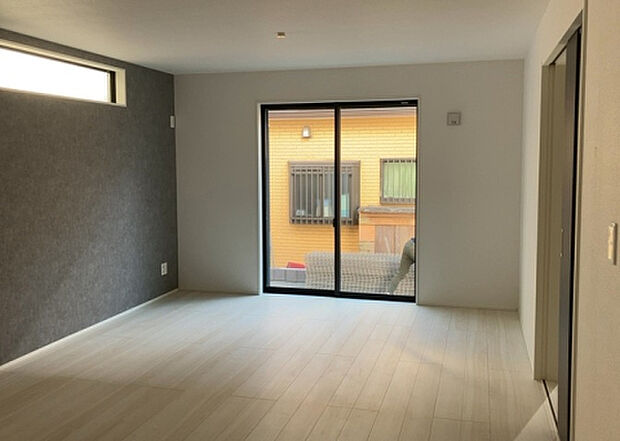 リビングの間取りの種類は大きくわけてリビングとダイニングが別になっているタイプ、リビングダイニング一体型です。どちらも一長一短ですので、家を選ぶ時はその両面をチェックして決めるようにしましょう。